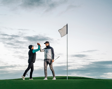 【初心者の秋冬ウェア】寒い季節でも快適プレー。秋冬ゴルフウェアの選び方